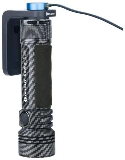 Olight Seeker 2 Pro Carbone Fiber Limited Edition + L-Dock Carbon Fiber -Cmping En Plein Air olight seeker 2 pro carbon fiber limited edition l dock carbon fiber 7